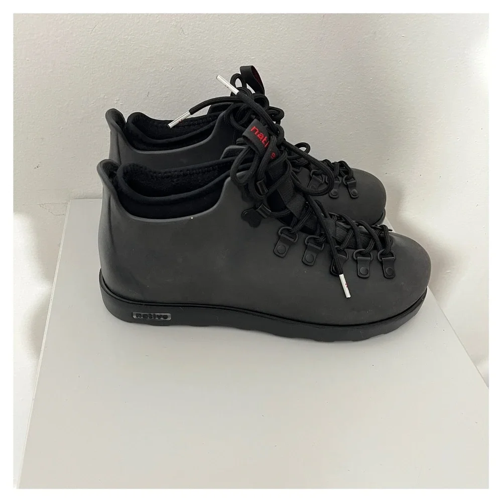 Native Fitzsimmons Walking Boots Mens 8 Womens 10 Black Waterproof Ankle Boots